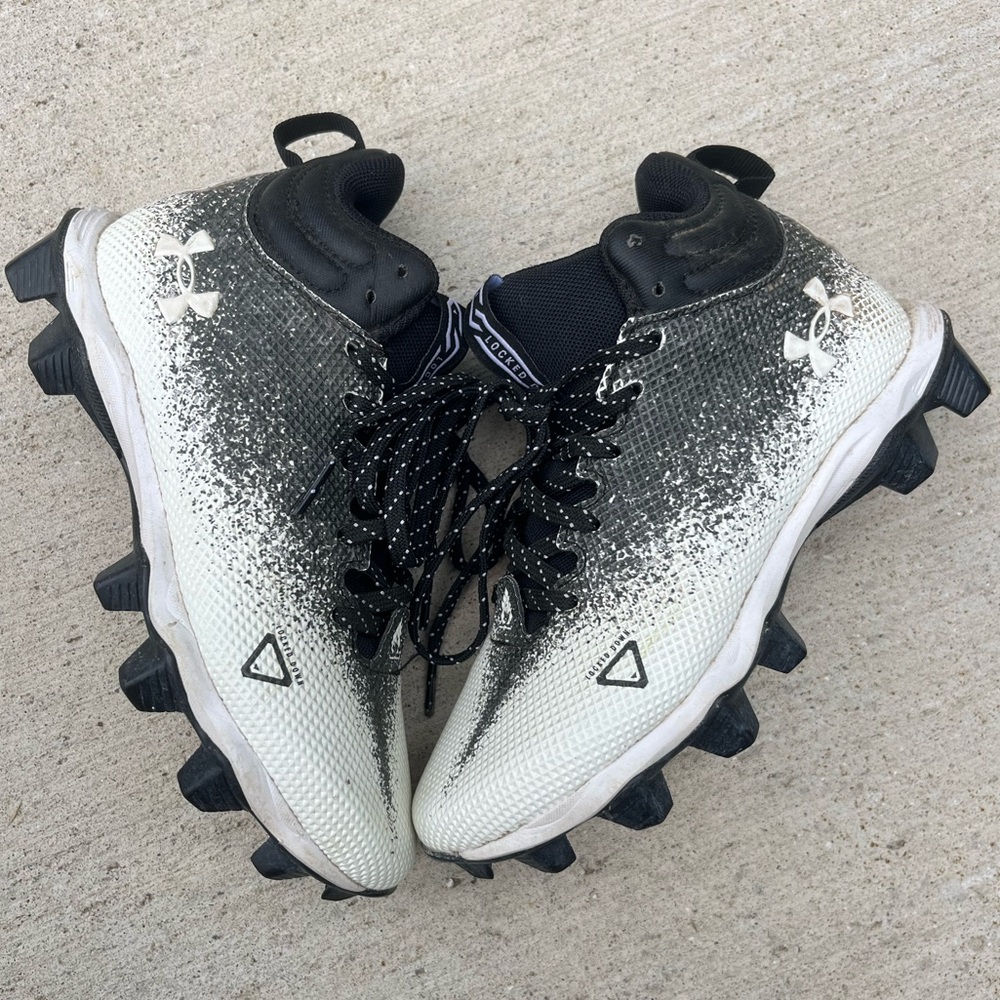 🏈 Youth Under Armour football cleats